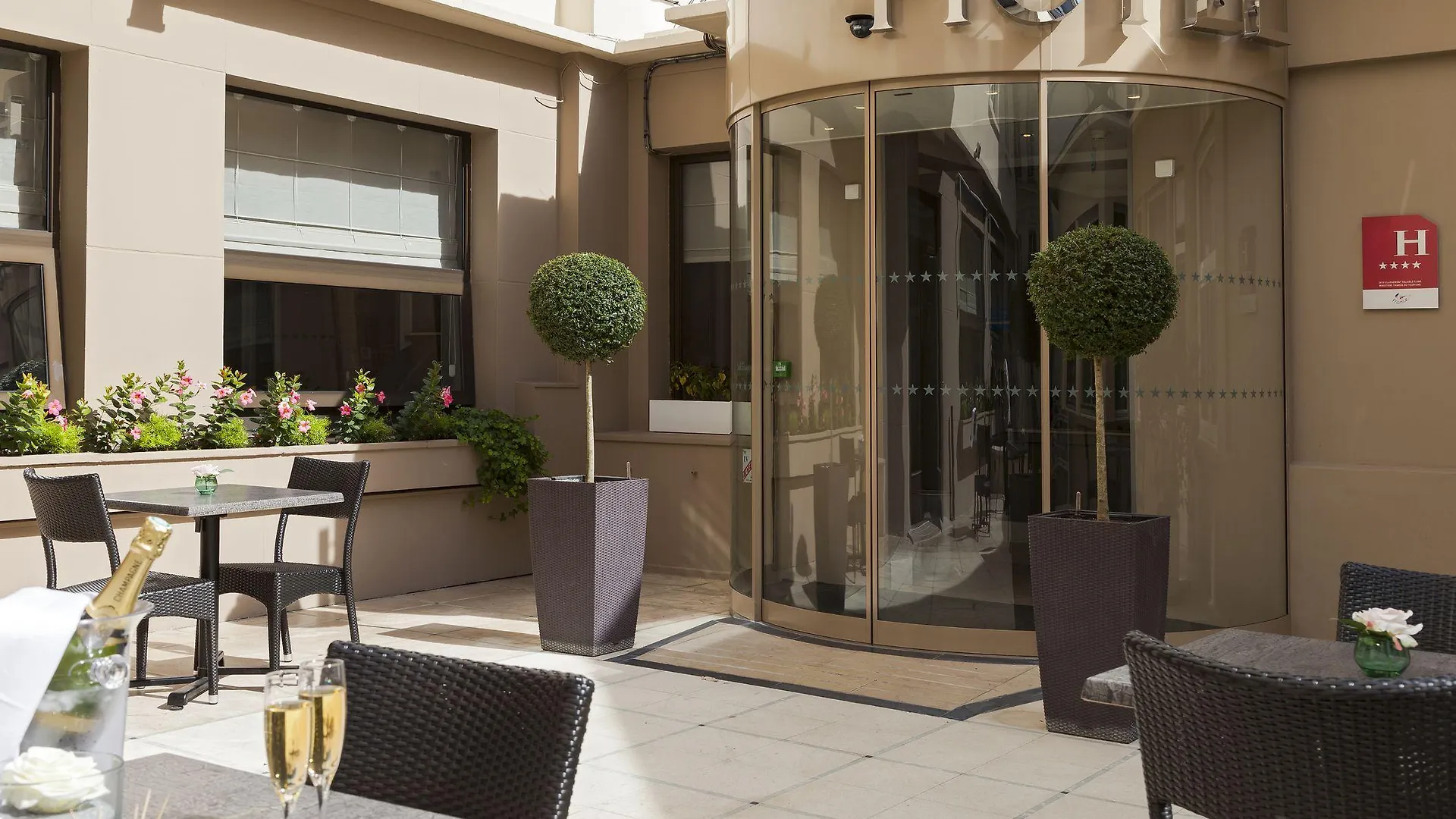 פריז Timhotel Opera Blanche Fontaine צרפת