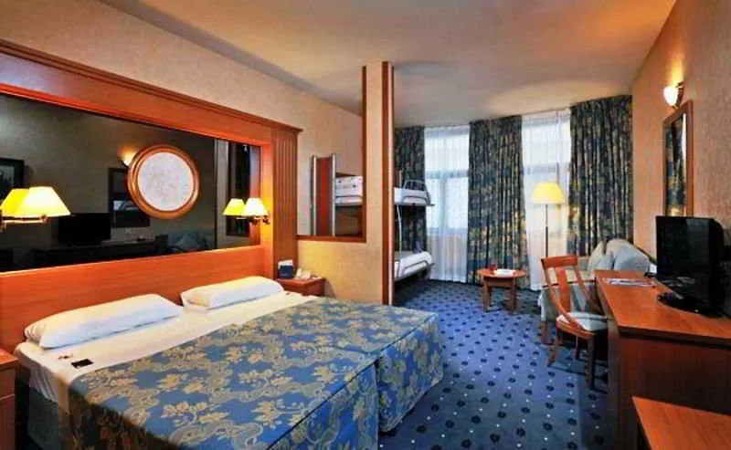 פריז Timhotel Opera Blanche Fontaine 4*,