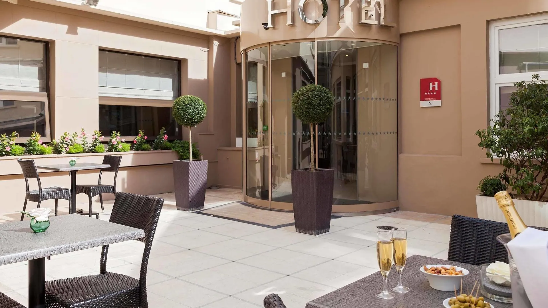 Timhotel Opera Blanche Fontaine Paris Frankreich